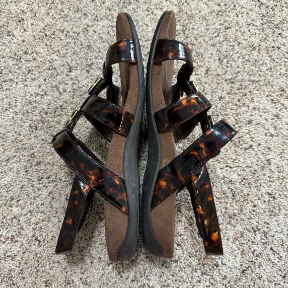 Vionic Amber Tortoise Adjustable Sandals—9 - Picture 6 of 13